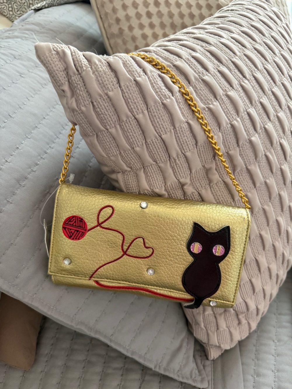 Gold Cat-Appliqué small clutch Bag with Chain Strap
